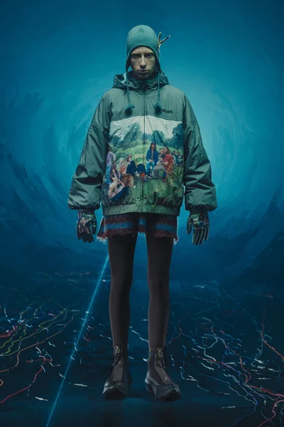 Look 16